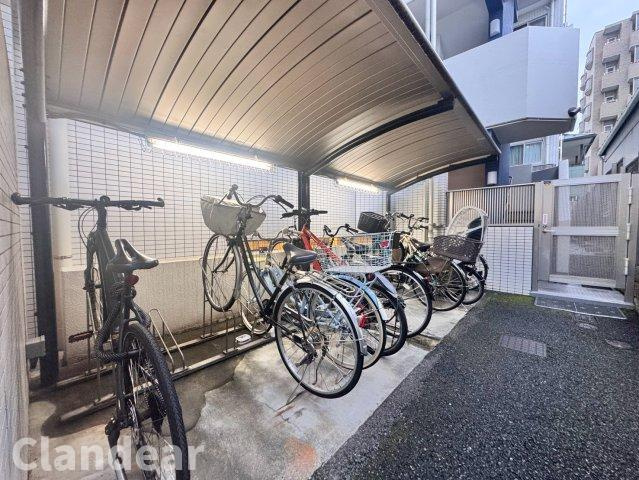 アーデル綾瀬コージーガーデンの駐輪場|ドキドキの新生活も、安心してスタート。ぴったりの住まいを見つけませんか？クランディアが一緒に住まい選びをサポートします‼　まずは、お気軽にお問合せください　＃クランディア