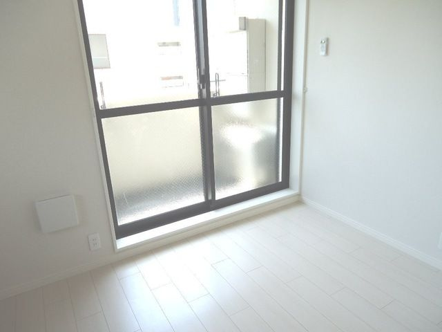 アンビシャス千葉城前の洋室