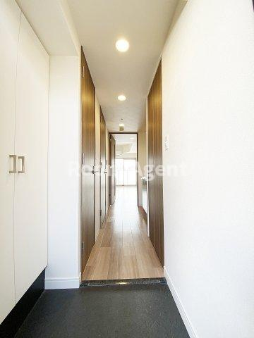 プレサンス新栄町ギャラントの玄関