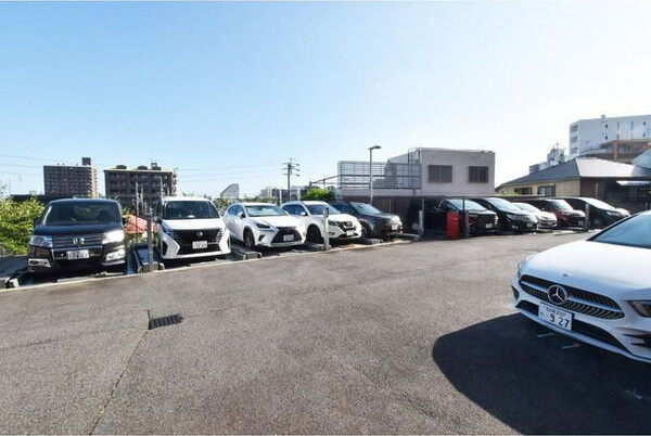 LaSante東白壁の駐車場