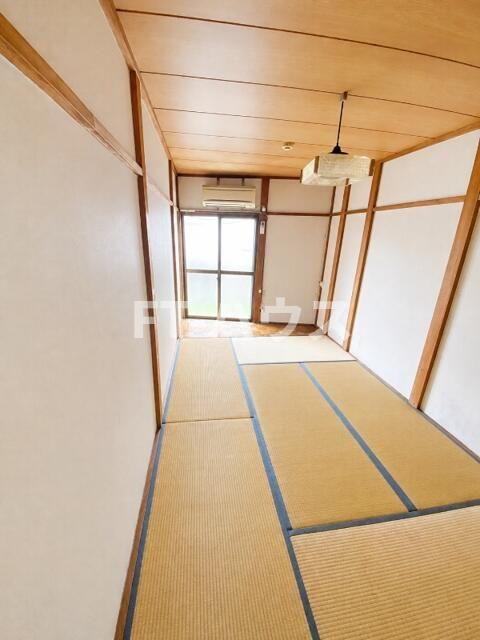進栄荘の居間・リビング