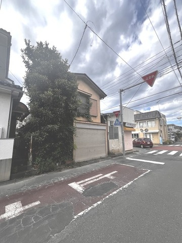 川越市霞ケ関北5丁目　売地の前面道路含む現地写真