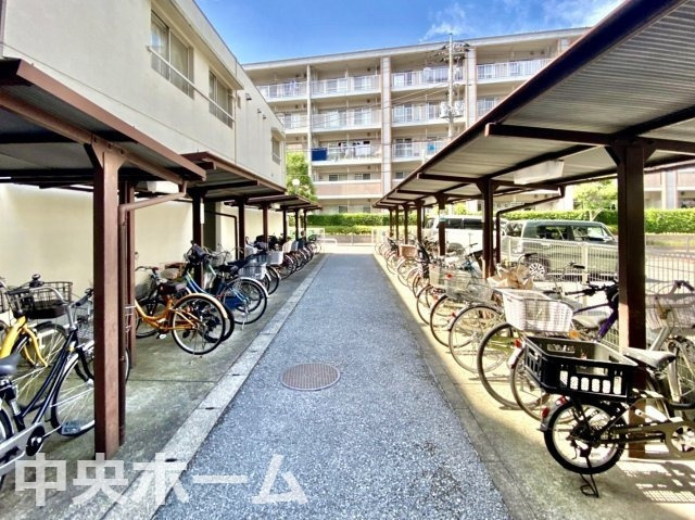 北千住スカイハイツの駐輪場|【自転車置き場】最新の空き状況や費用などの詳細は担当スタッフまでお問い合わせください。