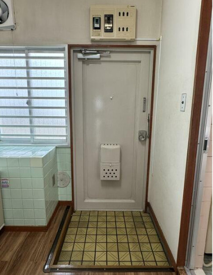 幸風マンションの玄関