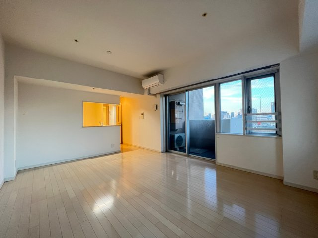 クロスレジデンス大阪新町の居間・リビング