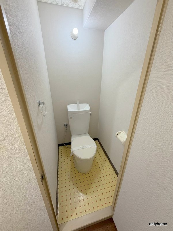 コボリマンション新大阪　仲介手数料無料のトイレ
