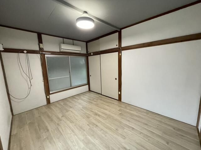 横浜市南区中村町１丁目のアパートの居間・リビング