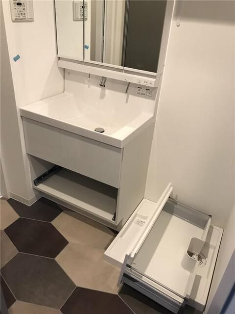 Ｂ　ＣＩＴＹ　ＡＰＡＲＴＭＥＮＴ　ＳＨＩＮＪＵＫＵ　ＮＷの洗面所