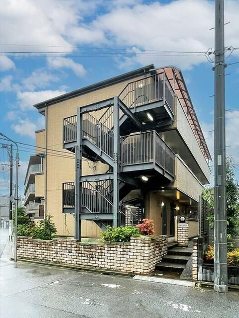 ソレイユ氷川台の外観