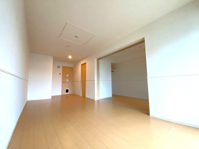 京都市伏見区横大路菅本のアパートの居間・リビング