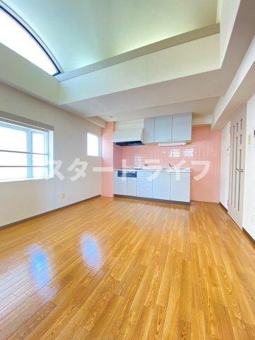 大阪市東淀川区淡路１丁目の賃貸マンションの居間・リビング