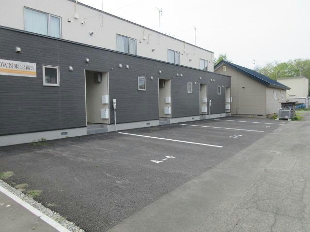 TOWN東12南5の駐車場