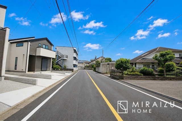 【前面道路含む現地写真】 | 前面道路☆運転が不安な方も安心な前面道路、きちんと幅員のある道路は女性にも安心です。整備されている道路は気持ちも良いですね♪