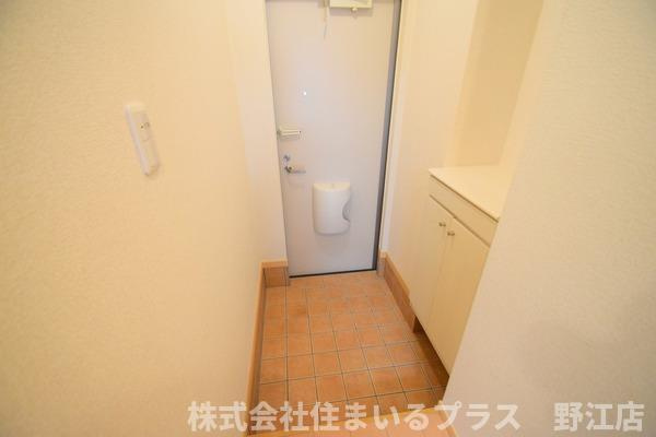 メゾンド南光の玄関