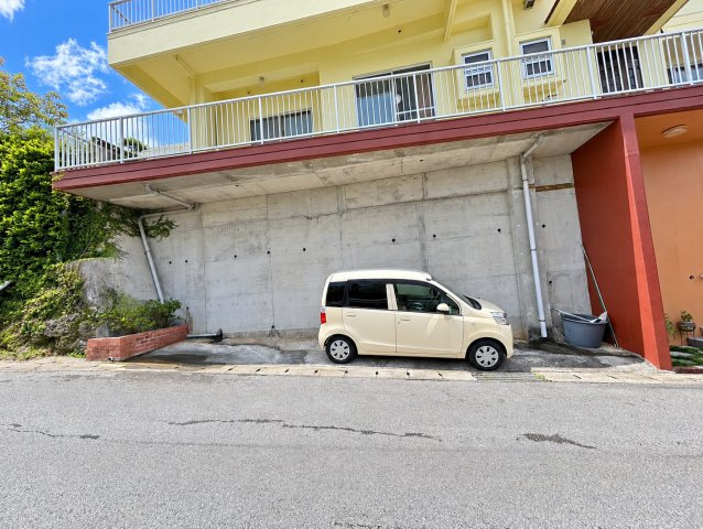 豊見城市饒波 中古戸建ての駐車場|軽自動車2台は駐車可能（車種確認要します）
