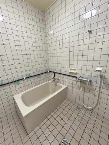 豊見城市饒波 中古戸建ての浴室|バスルーム