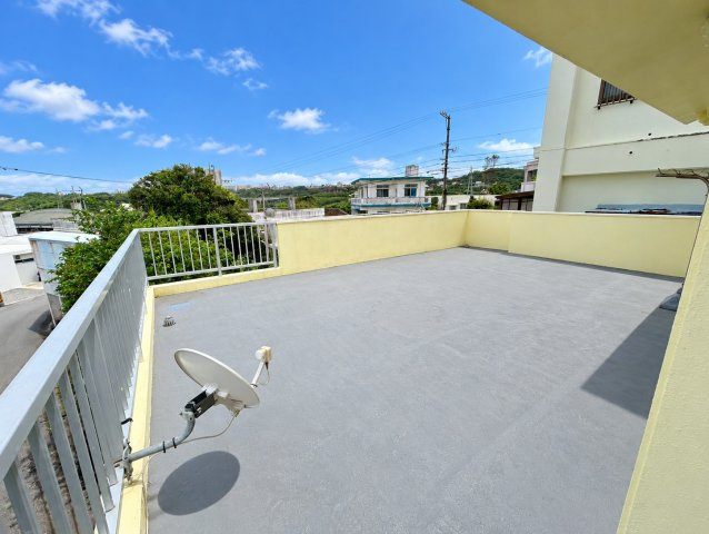 豊見城市饒波 中古戸建てのバルコニー|見晴らしの良い広々バルコニー