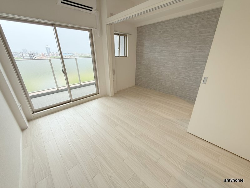 セレニテ梅田北グランデ　仲介手数料無料の洋室