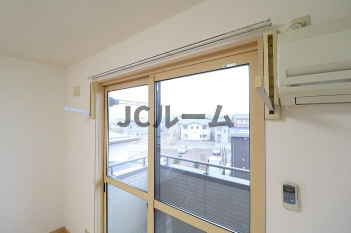 I markの内装|同建物内、同間取りの別の部屋の写真です