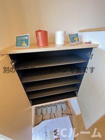 I markの玄関|同建物内、同間取りの別の部屋の写真です