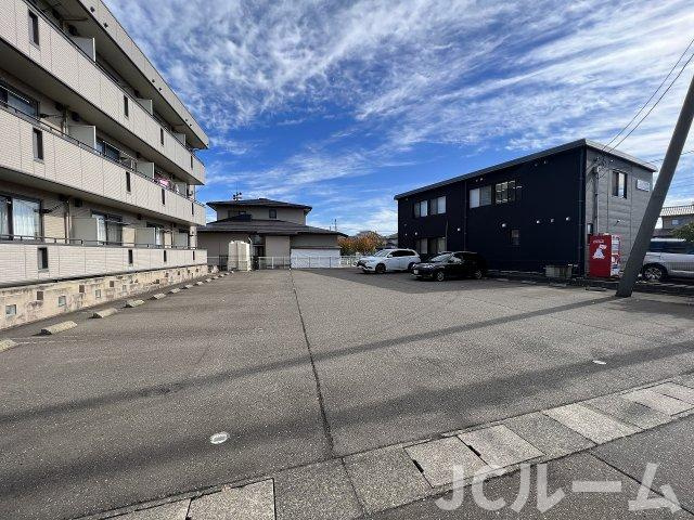 I markの駐車場