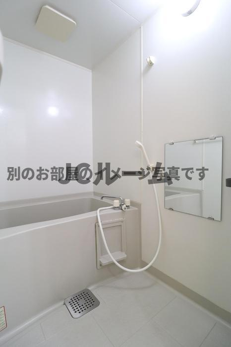 I markの浴室|同建物内、同間取りの別の部屋の写真です