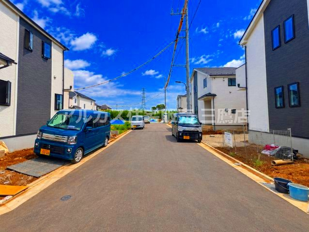 国分寺市北町3丁目　西武国分寺線　鷹の台駅　新築戸建の前面道路含む現地写真