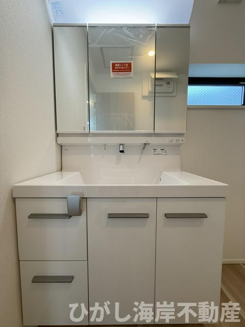 茅ヶ崎市下町屋２丁目　新築戸建　全5棟の独立洗面台|三面鏡化粧台
