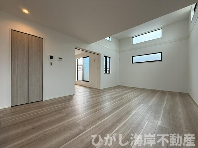 茅ヶ崎市下町屋２丁目　新築戸建　全5棟の居間・リビング|18.7帖　LDK