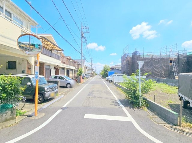 羽村市小作台５丁目の新築一戸建の前面道路含む現地写真