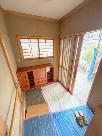 あきる野市伊奈　中古戸建の玄関