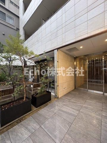 アモーレ本町 WESTのエントランス