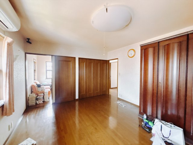 【中古戸建】伊勢崎市今泉町2丁目の洋室|■洋室｜子供部屋のメリットは「自立心を養うことができる」「自分で整理整頓できるようになる」そして、お子様が成長した際には「プライバシーを確保できる」といい事だらけ♪