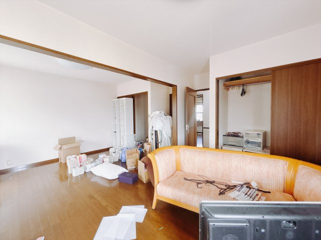 【中古戸建】伊勢崎市今泉町2丁目の洋室|■洋室｜ナチュラルカラーの床です。模様替えなどとても楽しく工夫できます♪陽当たり、風通しもとても良いので毎日快適な生活スタートです！子供部屋にも良いですね♪