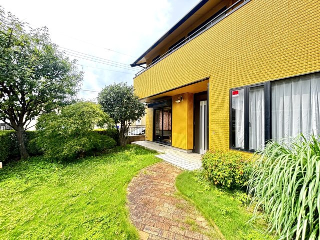 【中古戸建】伊勢崎市今泉町2丁目の庭|■お庭｜お庭付きで家庭菜園やお子様も遊べるほどのお庭がございます♪まずはお気軽にお問い合わせください！