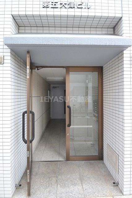 広島市西区東観音町の賃貸マンションのエントランス