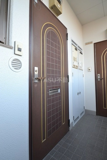 広島市西区東観音町の賃貸マンションの玄関