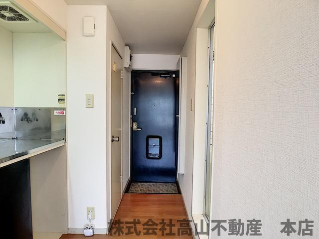 宗像市赤間３丁目のアパートの玄関