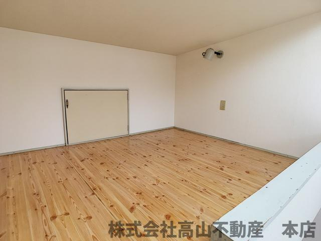 宗像市赤間３丁目のアパートの居間・リビング