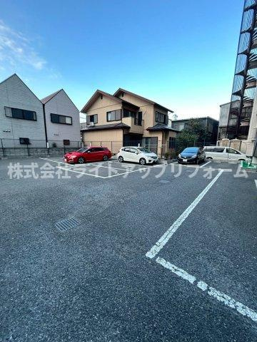 ピアグレース神戸の駐車場
