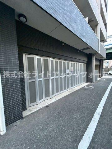 ピアグレース神戸の駐車場