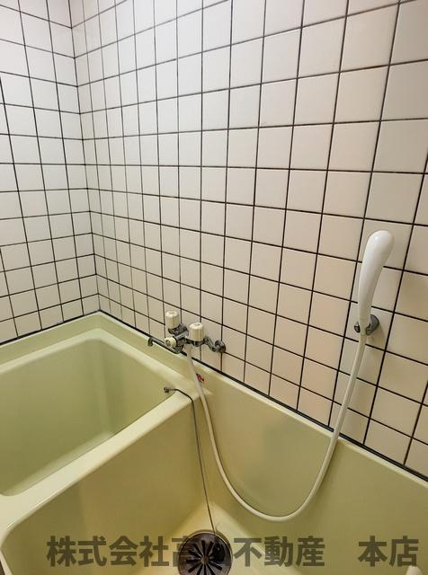 宗像市赤間３丁目のアパートの浴室