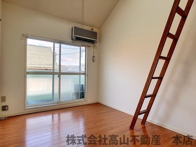 宗像市赤間３丁目のアパートの洋室