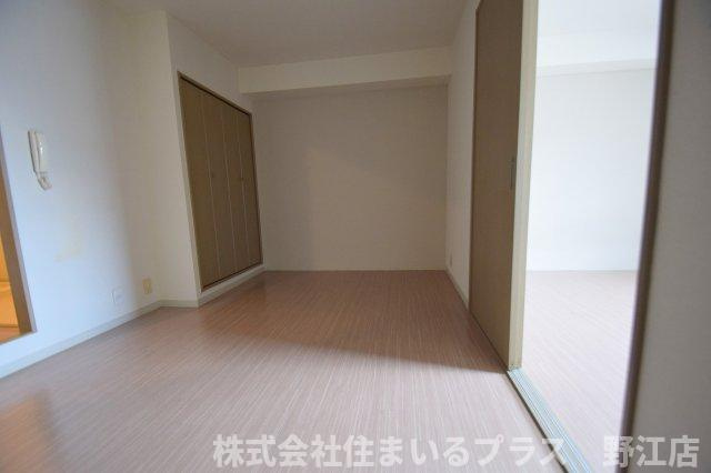 エタージュ中宮の洋室