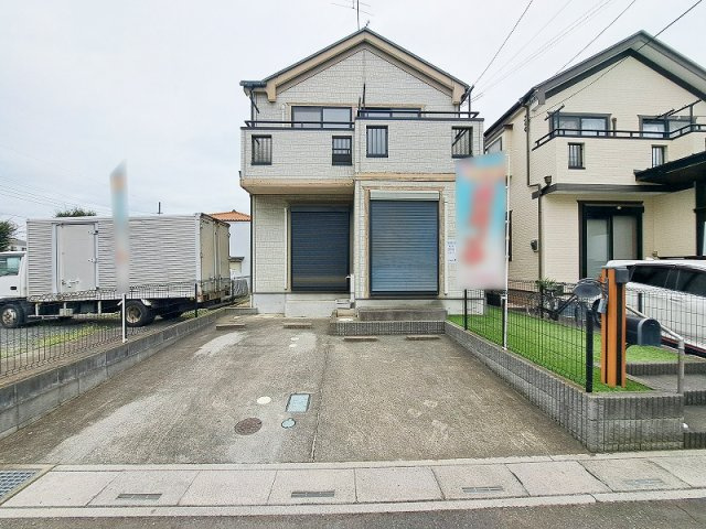 【外観】 | 新座市新堀1丁目　中古一戸建住宅　(保谷店) | 2026年8月撮影/西武池袋線「東久留米」駅徒歩17分・「清瀬」駅徒歩21分。全居室6帖以上の広さを確保したゆとりある住まい。