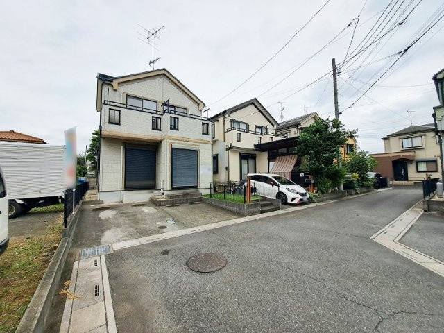 【前面道路含む現地写真】 | 新座市新堀1丁目　中古一戸建住宅　(保谷店) | コンビニまで徒歩3分　食料品や日用品のちょっとしたお買い物が便利。