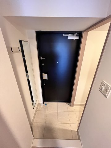 びゅうリエット横浜東神奈川の玄関|※別号室の参考写真です(現況優先・仕様違いの場合あり)