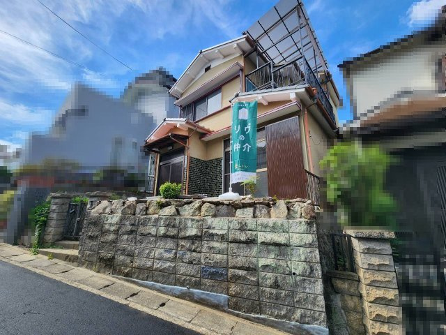 向日市寺戸町古城の外観|高床の敷地が独立感を生み、穏やかに暮らせます。