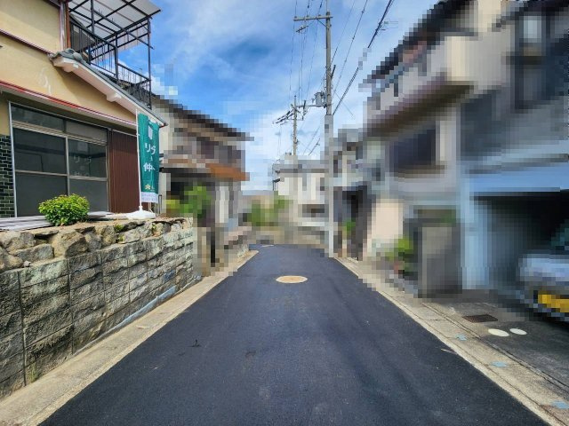 向日市寺戸町古城の前面道路含む現地写真|幅員：約5.2ｍの道路です。