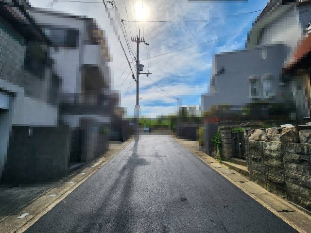 向日市寺戸町古城の前面道路含む現地写真|スーパー・コンビニ等お買い物施設が充実しております。